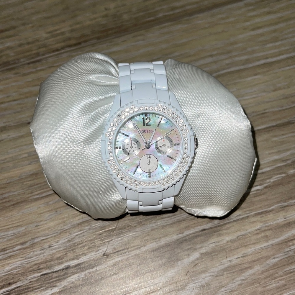 Women’s GUESS watch. Never worn, excellent condition.